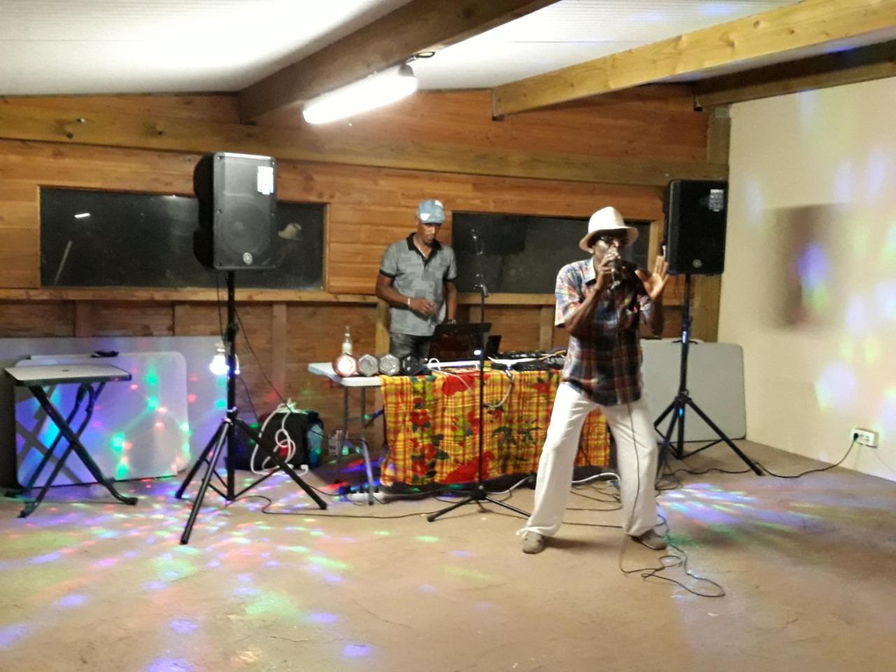 Camping Le Pre Saint-Andre Souvignargues Екстер'єр фото